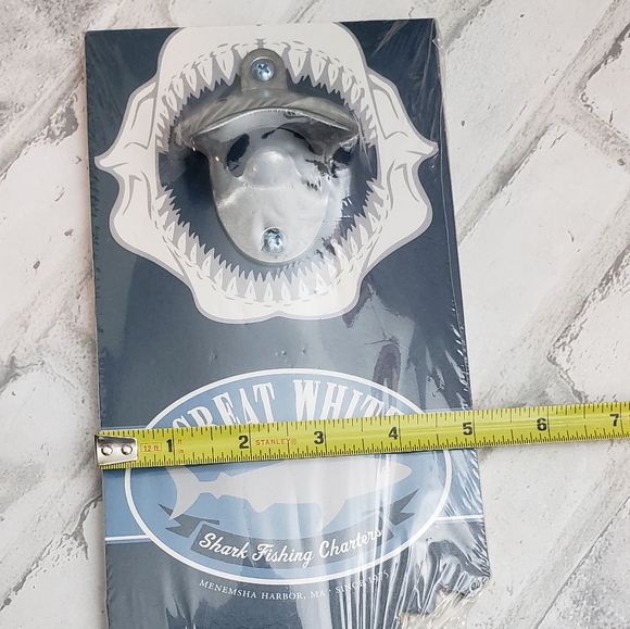 NEW**Wooden Wall Mounted Bottle Opener - Picture 4 of 4